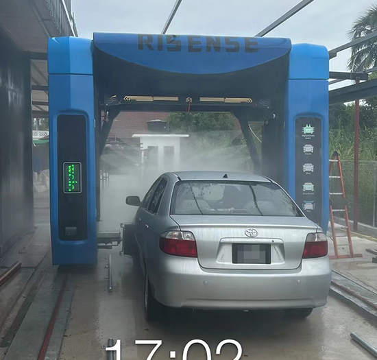 马来西亚安装日森水之翼双摆臂无接触洗车机