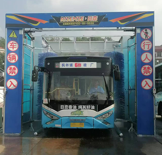 湖南公交站场安装日森2刷通过式巴士洗车机