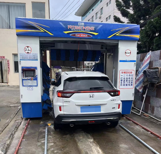 福建加油站安装日森龙门往复式洗车机