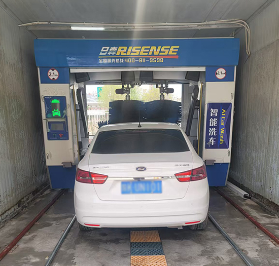 陕西加油站安装日森龙门往复式洗车机