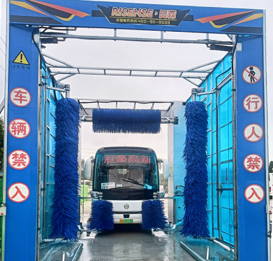 广东充电站安装日森通过式巴士洗车机